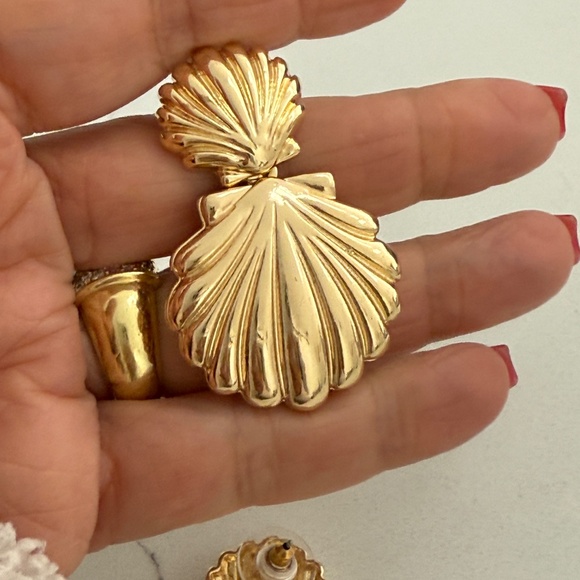 Baublebar Out of This Shell Earrings Pierced Elegant Designer Costume - Picture 7 of 7